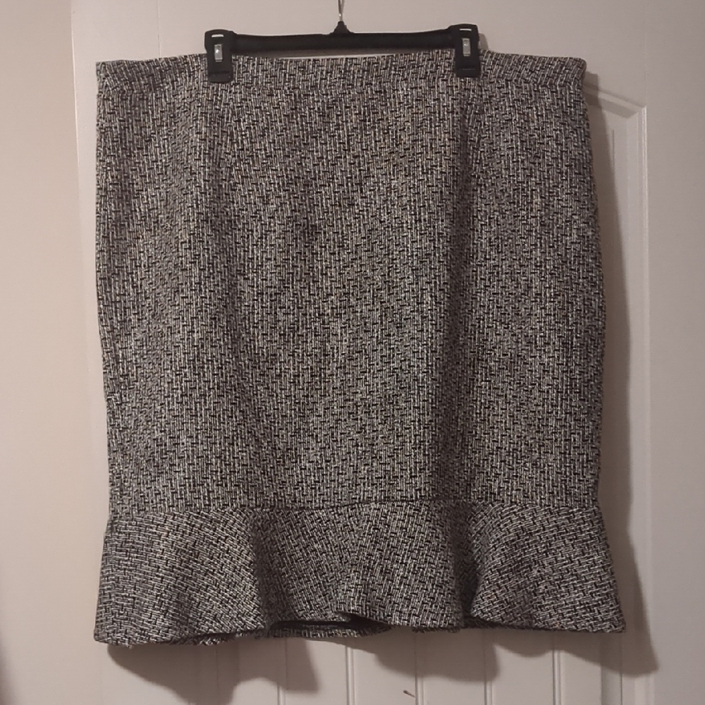 Slinky Brand Black and White Textured Pencil Skirt